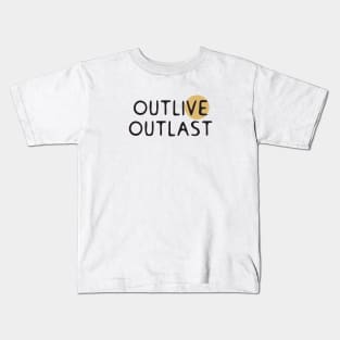 Outlive outlast Kids T-Shirt